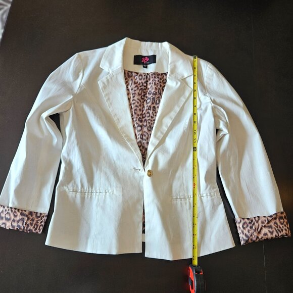 White Jacket with Animal Print - Picture 11 of 11
